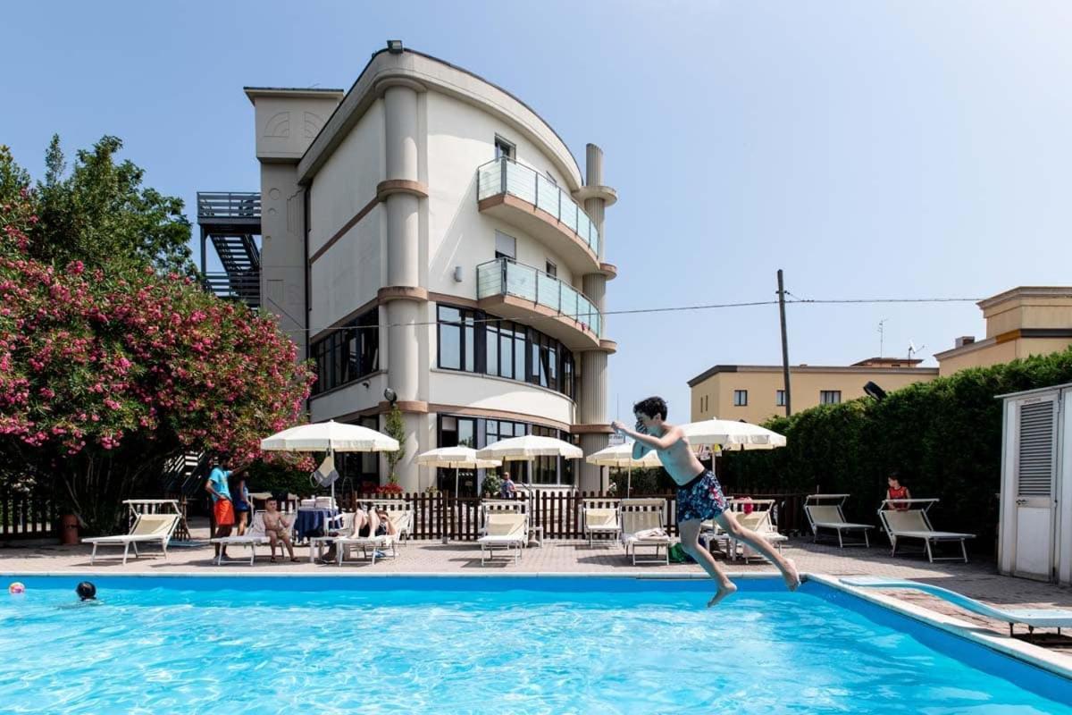 国会大厦酒店 San Mauro Mare 外观 照片