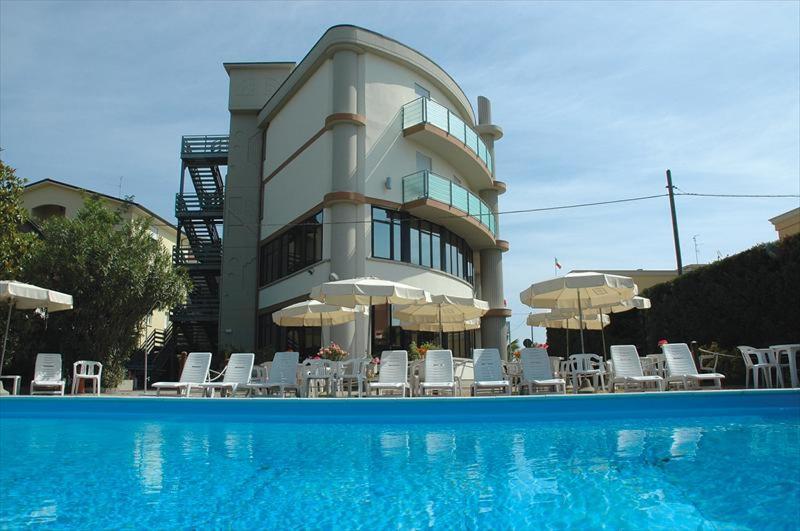 国会大厦酒店 San Mauro Mare 外观 照片